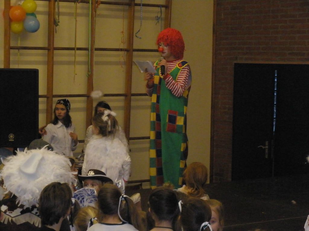 Katka was Moderatorin at the Eynattener Grundschule Kinder Karneval, in her final year at the school