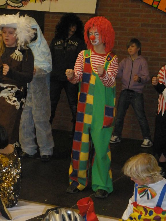 Both Katka and Natalie took part in this dance at the end of the Kinder Karneval :-D