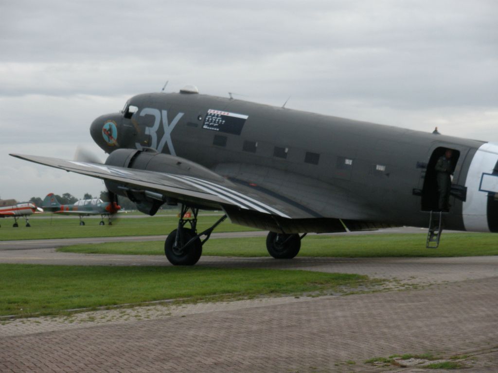 The DC-3 named 'Drag-em-Oot' arriving at Teuge ready to carry 2 loads of Pathfinders a day for 3 days to DZ 'X' at Renkum and/or Driel :-)
