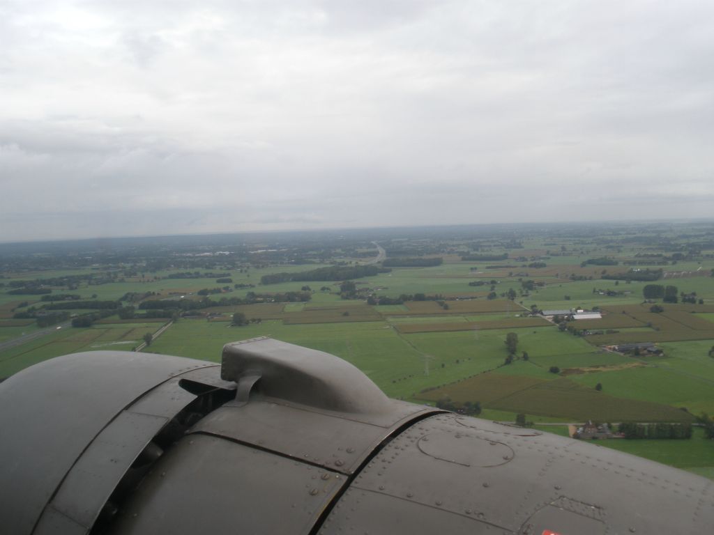 PT took some video inside Drag-em-Oot on the way back to Teuge, ...not an opportunity that Pete has ever had =o