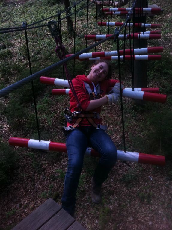 Katka taking it easy on a crossing at the Aachener Kletterwald :-D