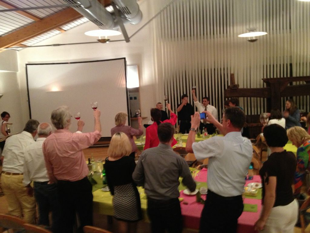 Simone composed a song for Moike's 50th birthday, ...and performed it at his party :-D